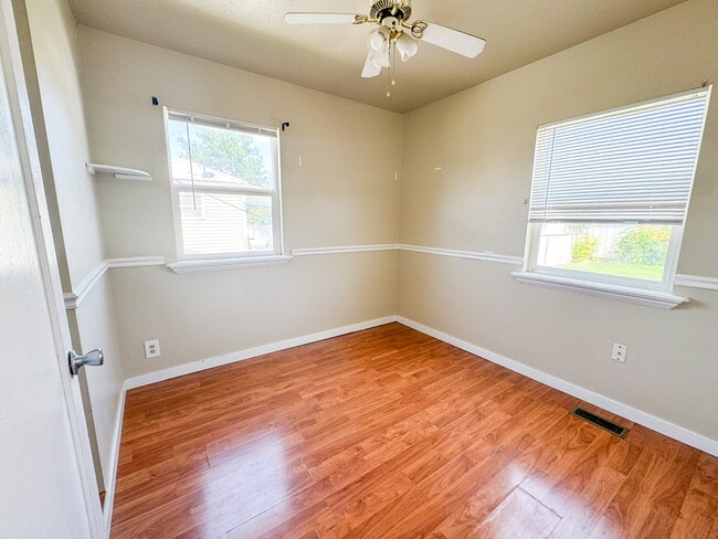 Building Photo - 1730 W Center St