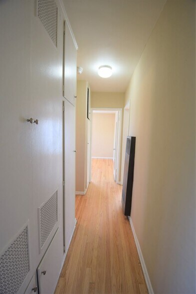 Building Photo - 5103 Cahuenga Blvd