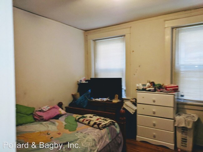 Building Photo - 106 N Dooley Ave