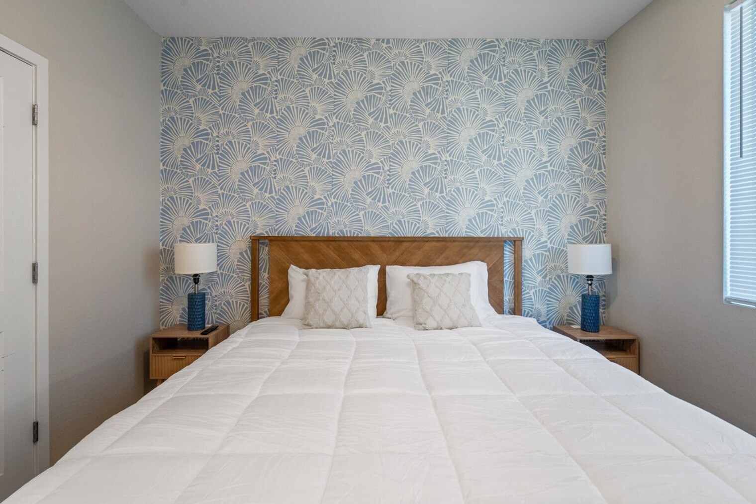 Building Photo - 6606 W Paradise Ln