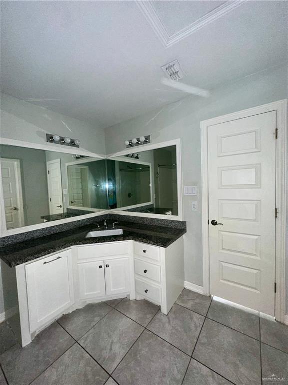 Building Photo - 16 Teak Dr