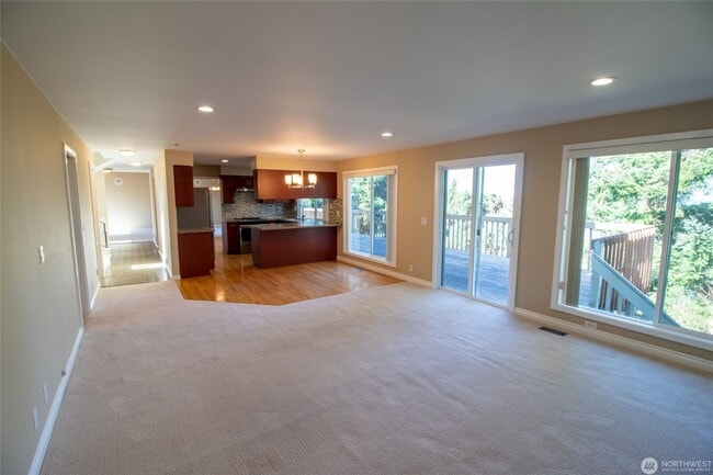 Building Photo - 4Bd/3.5Ba Bellevue Home