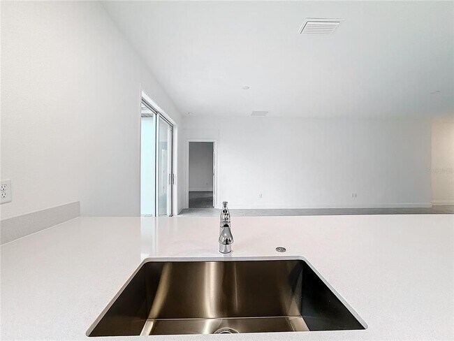 Building Photo - 4959 Shady Pnes Dr