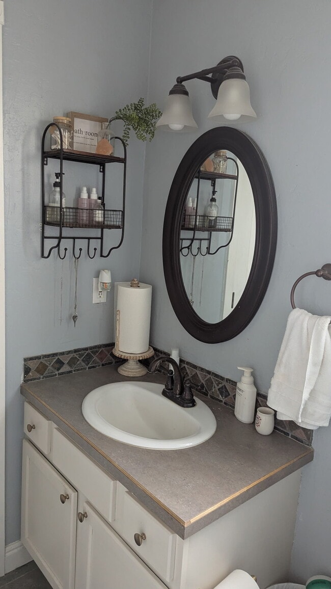 Building Photo - 385 E 2nd S St