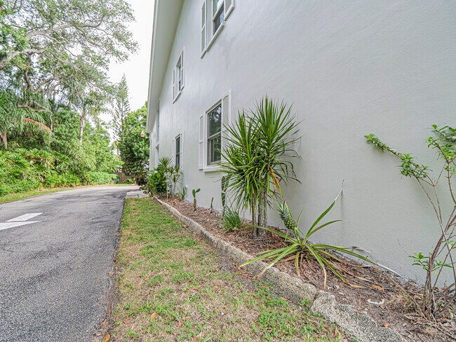 Building Photo - 600 Royal Palm Blvd