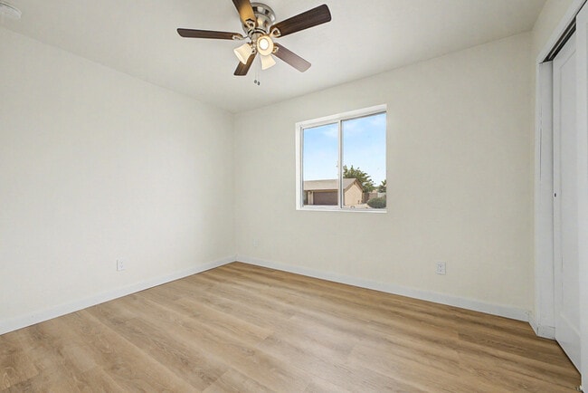 Building Photo - 3430 E Poinsettia Dr