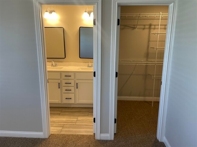 Building Photo - 2992 Laredo Dr