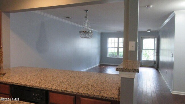 Building Photo - 409 Dante Cir