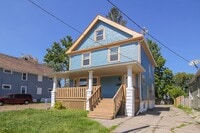 Building Photo - Must See!! Renovated Spacious Single Famil...