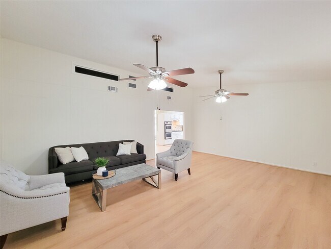 Building Photo - 2318 Ansbury Dr