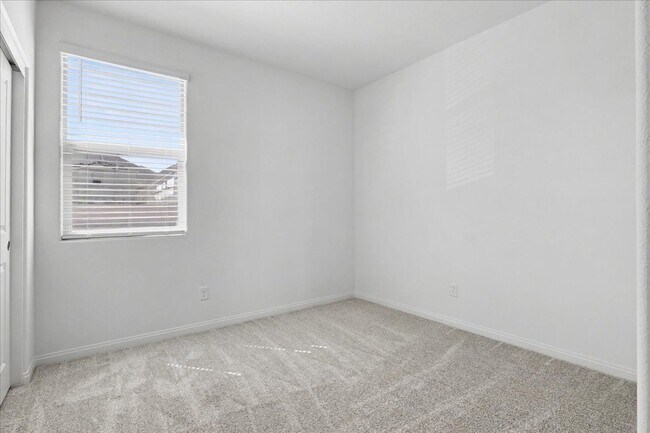 Building Photo - 72 Hornbeck Ln