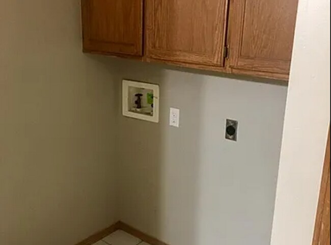 Building Photo - N Willow Dr Duplex