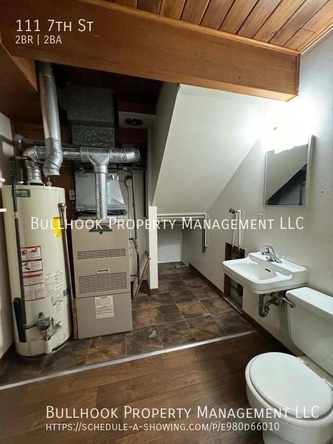 Building Photo - 111 7th St