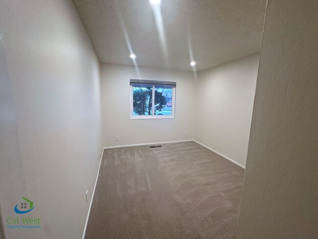 Building Photo - $4095 - Beautiful Remodeled Home on Cul-de...