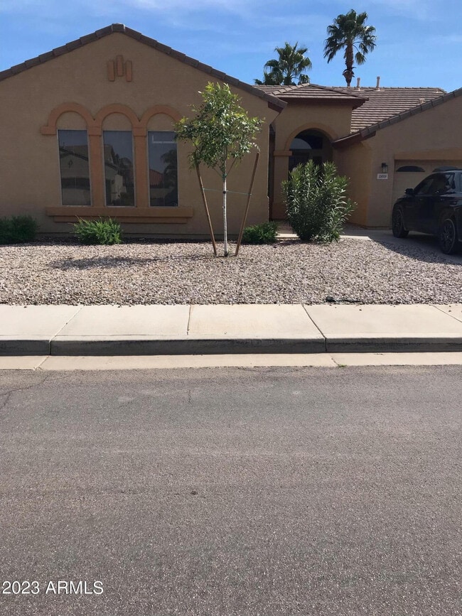 Building Photo - 2619 E Hazeltine Way