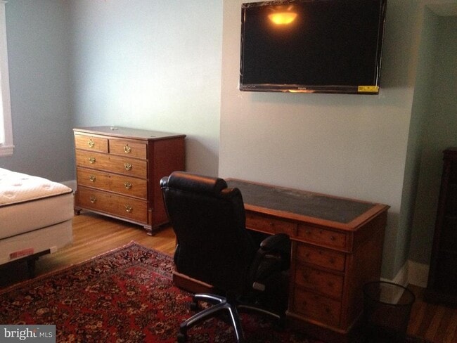 Building Photo - 214 E University Pkwy