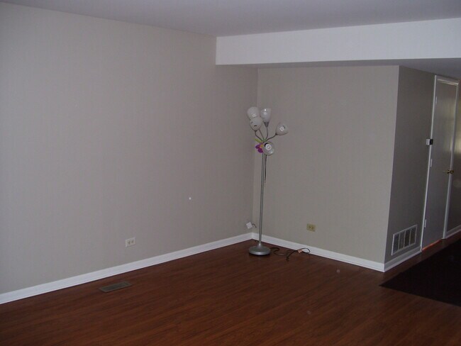 Building Photo - 260 Juniper Ln