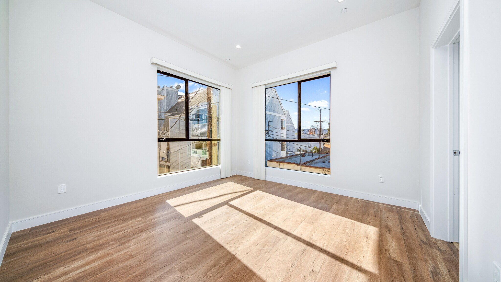 Building Photo - 1128 Stanley Ave