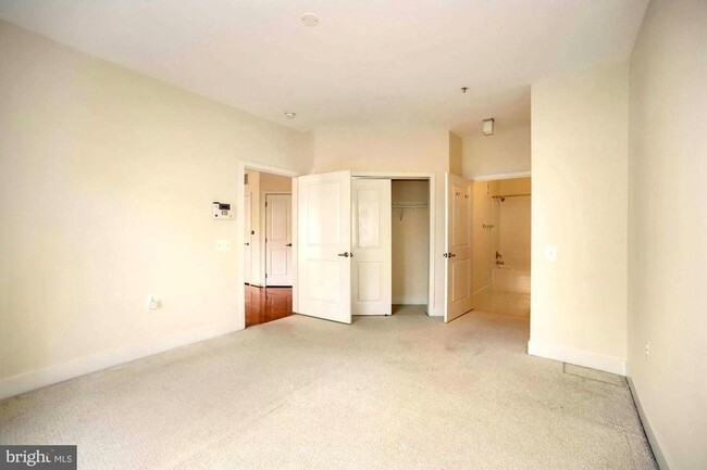 Building Photo - Spacious + Bright 2 Bedroom w/ Parking and...