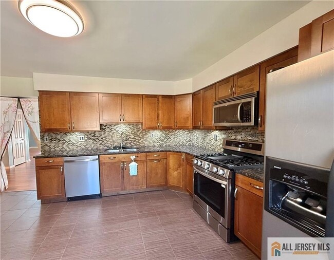 Building Photo - 2905 N Oaks Blvd