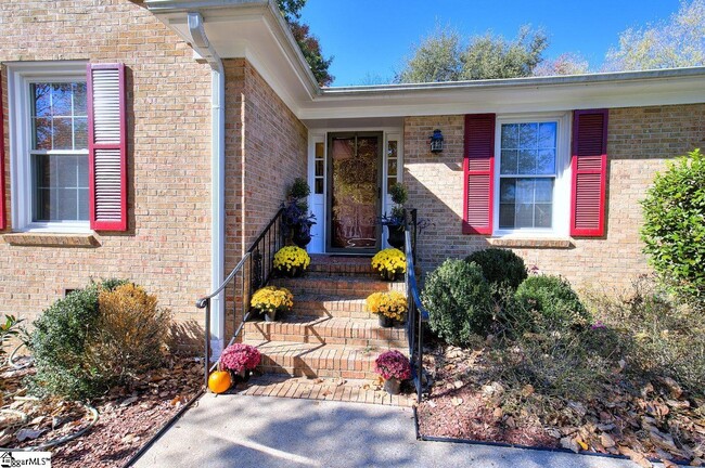 Building Photo - 104 Middle Brook Rd