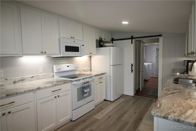 Building Photo - 5245 S Covewood Terrace