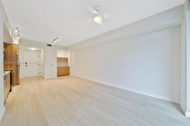 Building Photo - 555 NE 8th St