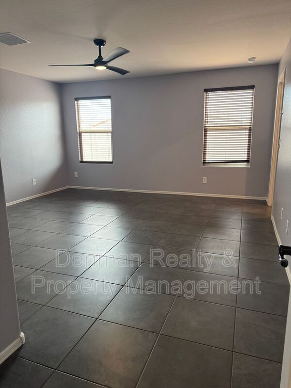 Building Photo - 1633 W Pinkley Ct