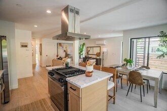 Building Photo - VE0528 (RSO)