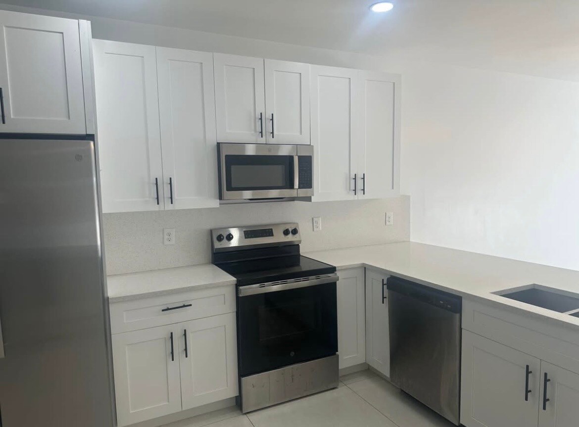 Building Photo - 1147 Gilbert Ave S