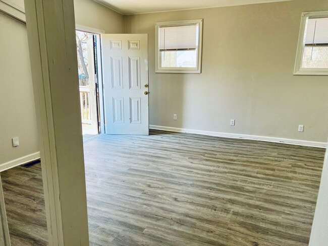 Building Photo - Newly remodeled 3 bedroom home in West Lou...