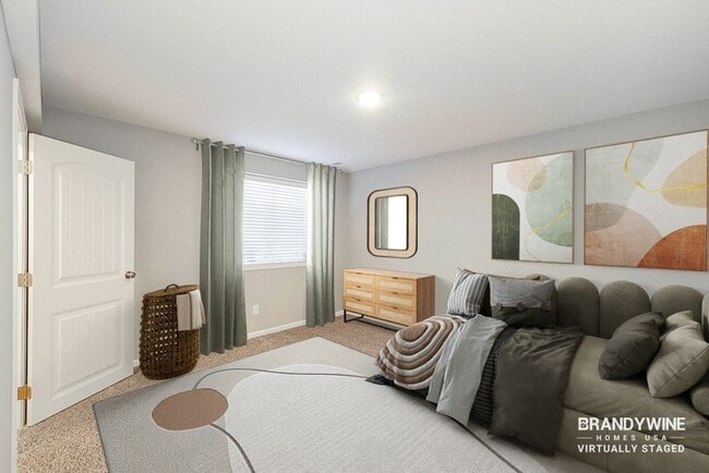 Building Photo - COMING SOON! 5BED 3BATH