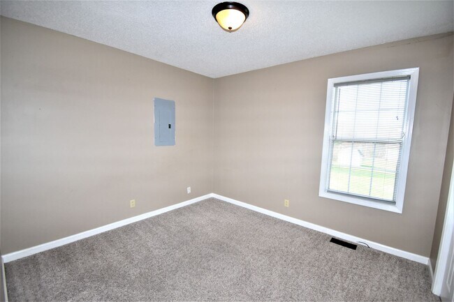 Building Photo - 3 Bedroom Pet Friendly Home For Rent!