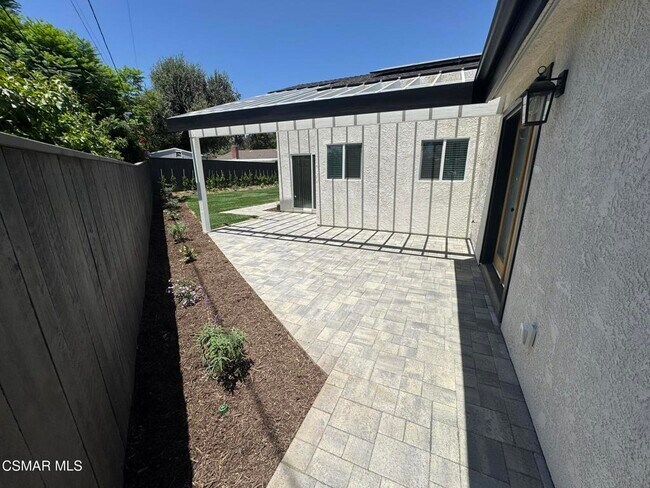 Building Photo - 17018 Midwood Dr