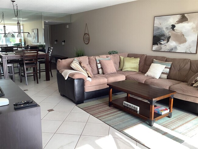 Building Photo - 2671 S Course Dr