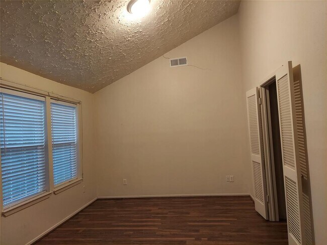 Building Photo - 3811 Quiet Pl Dr