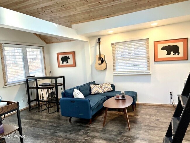 Building Photo - Completely renovated home on over 2 acres ...