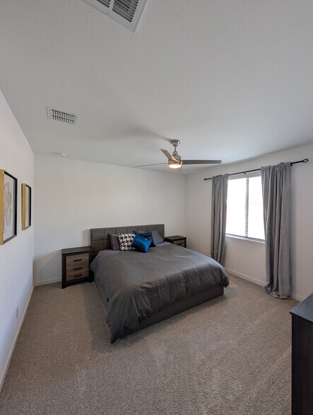 Building Photo - 2561 N Casa Grande Ave