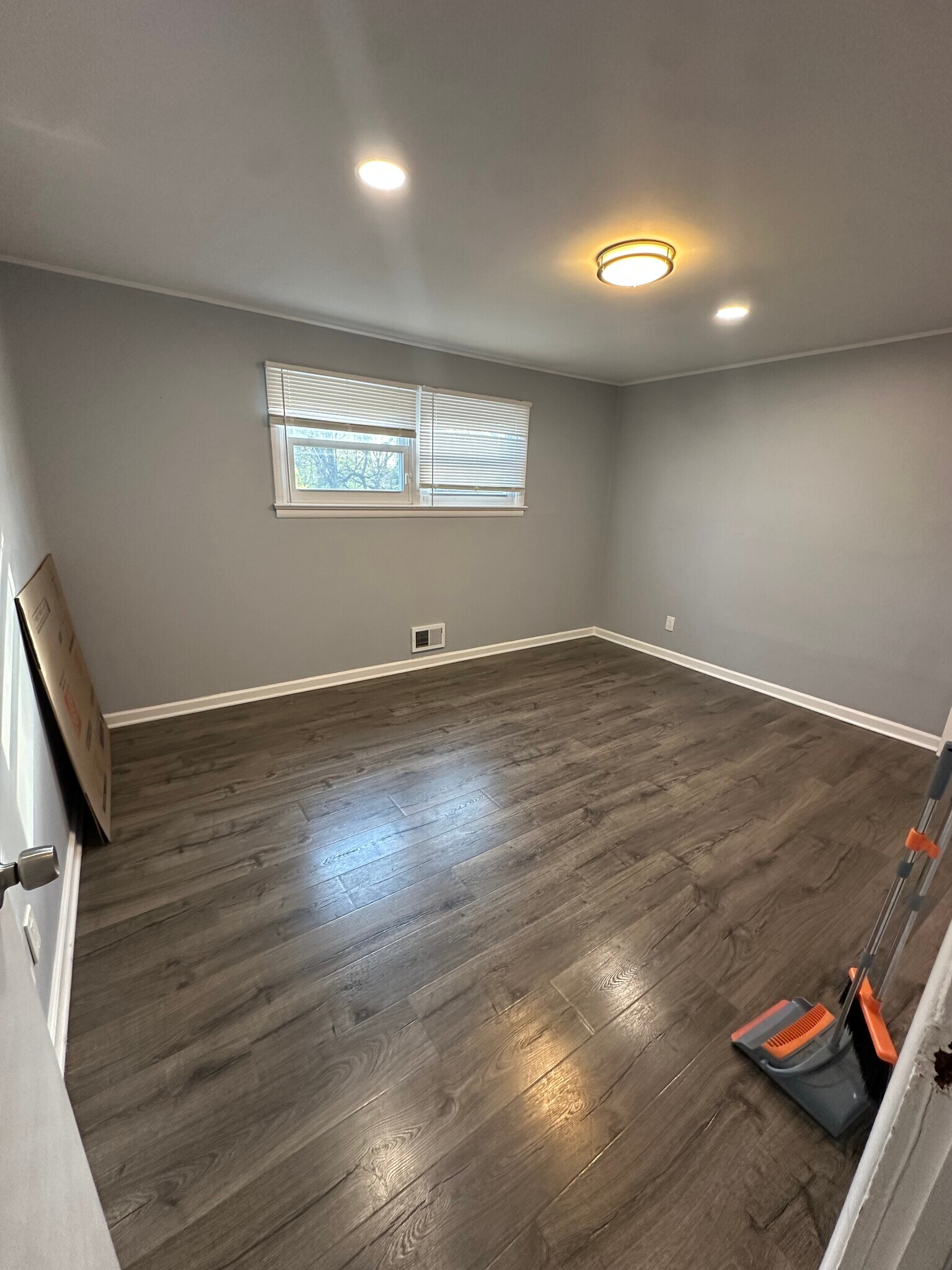 Building Photo - 565 Hunter Ave