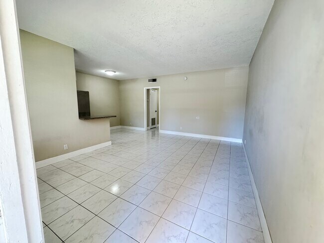 Building Photo - 2121 N Ocean Blvd