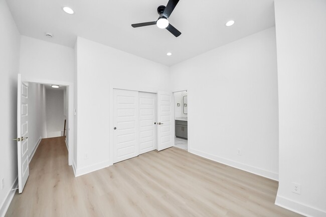 Building Photo - 8601 Amadwe St