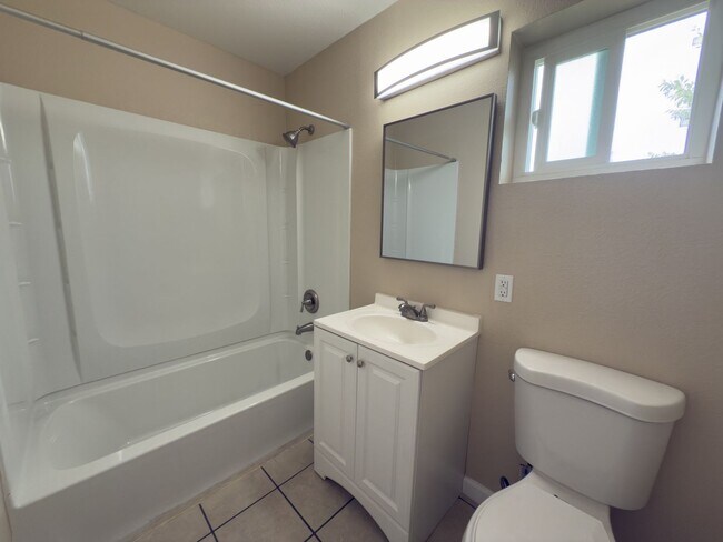 Building Photo - Casa Millar | Spacious Homes for Comfortab...