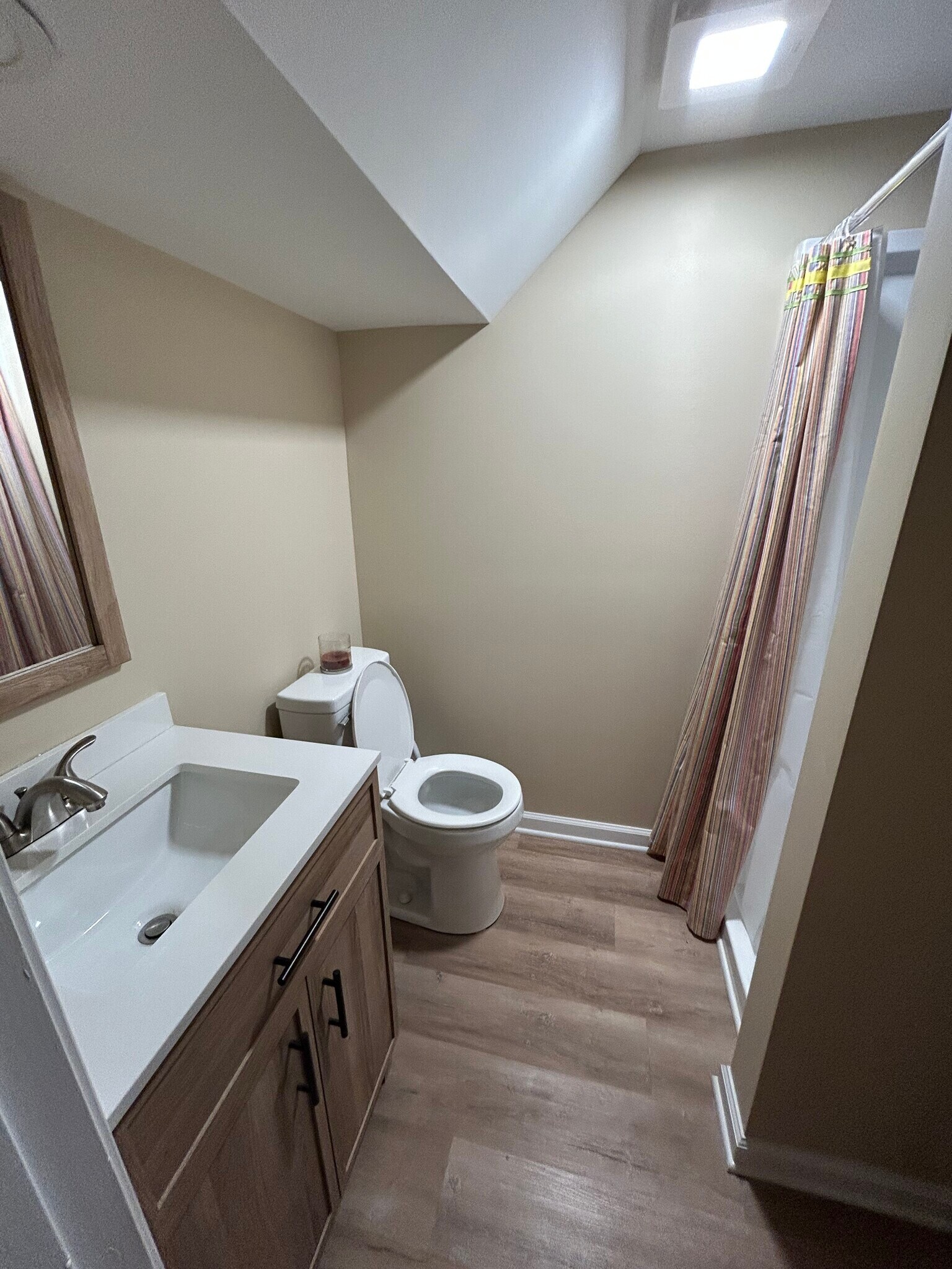 Building Photo - 2092 Hilltop View Rd