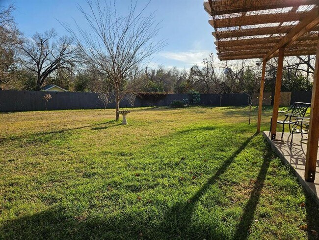 Building Photo - 710 N Avenue C