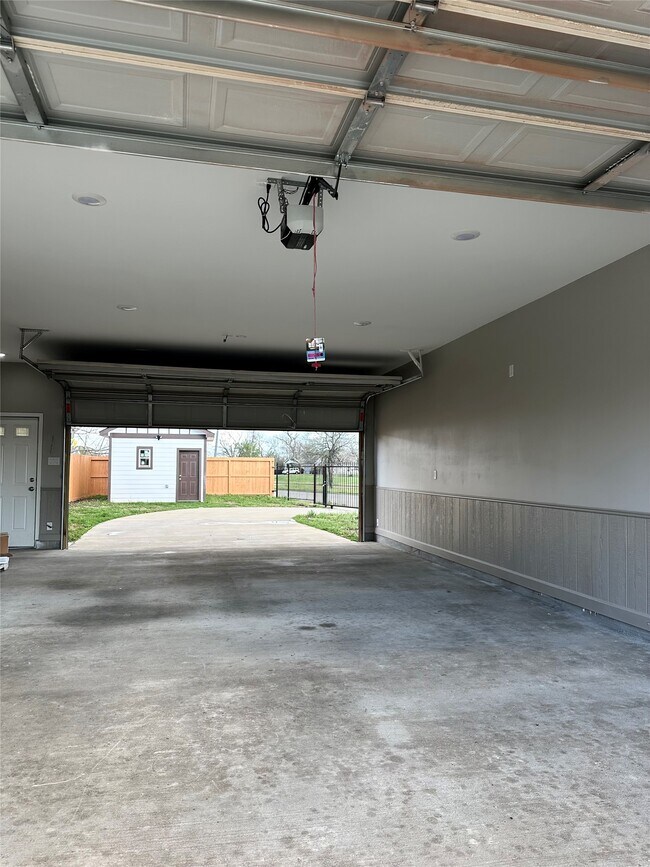 Building Photo - 8321 Coma St