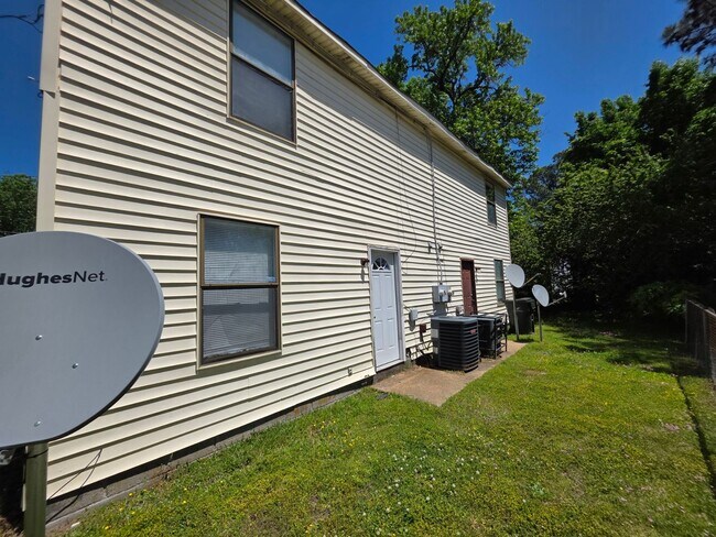 Building Photo - LYO3240#-MW