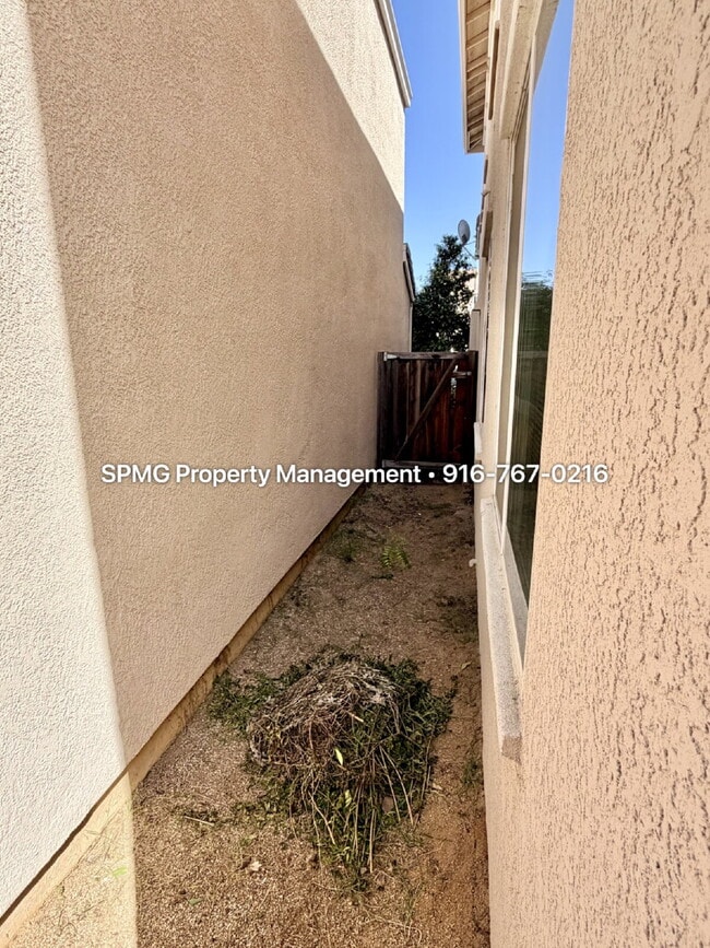 Building Photo - Beautifully Maintained 3 Bed / 2.5 Bath Home in South Natomas — New Appliances & Community Amenit...