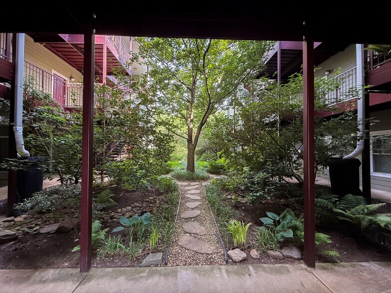 Building Photo - 64 Clingman Ave