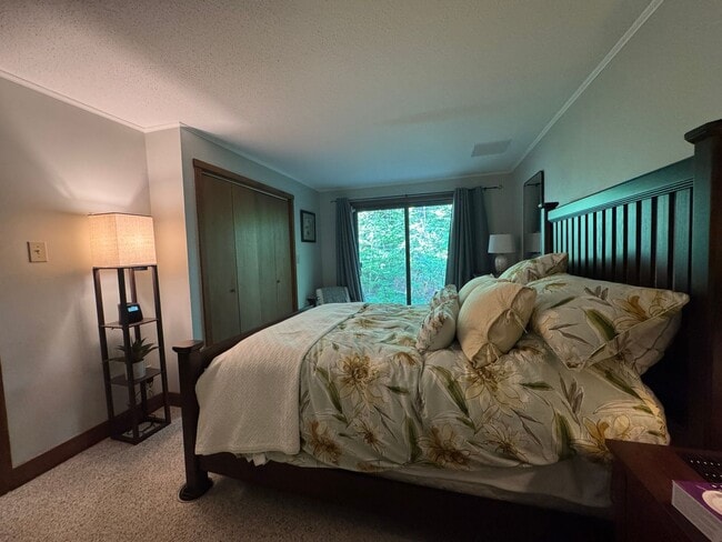 Building Photo - Short Term- 2 bedroom condo in Quechee- Fu...