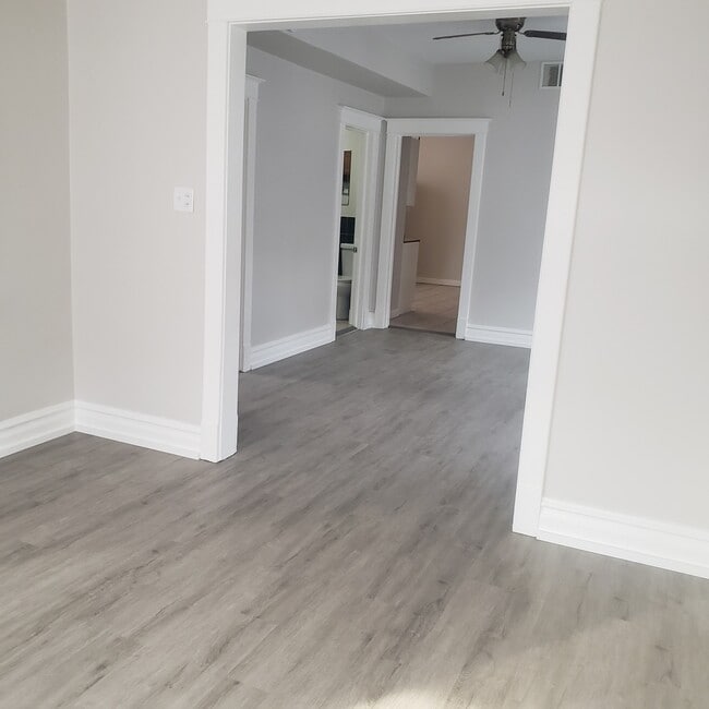 Building Photo - 36 W 103rd Pl